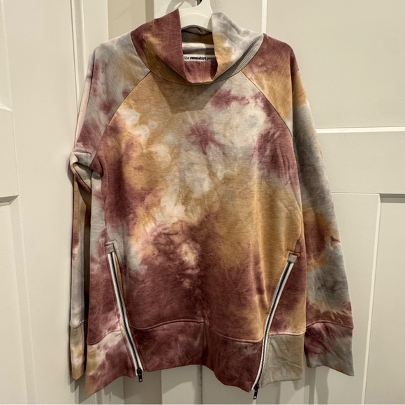 Tops - Sweatshirt Project NWT Size M Tie-Dye Zipper Detail Turtleneck Sweatshirt Top